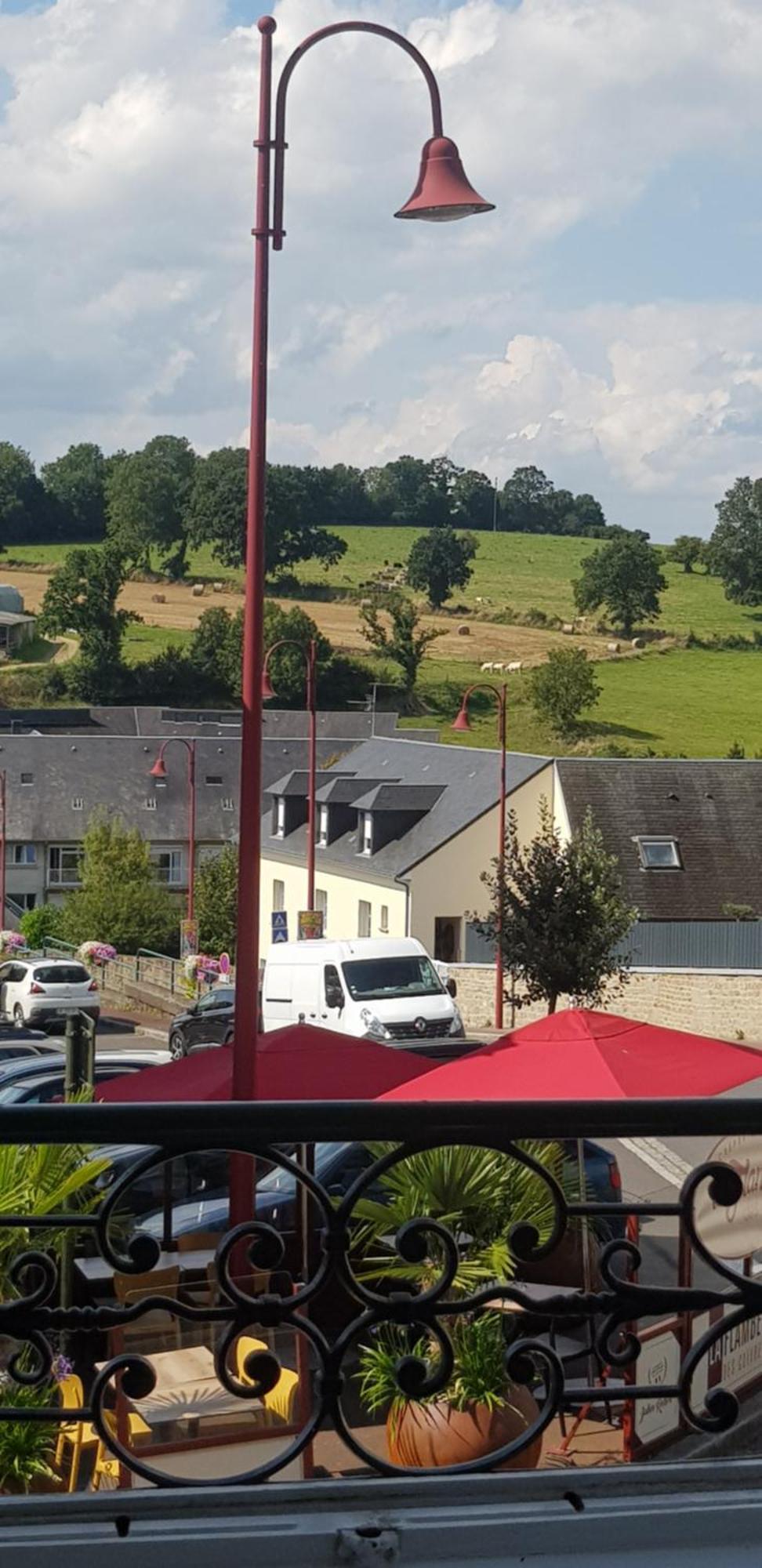 Maison De Berry Bed & Breakfast Villedieu-les-Poeles-Rouffigny Exterior photo